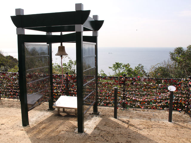 龍恋の鐘(江島神社)