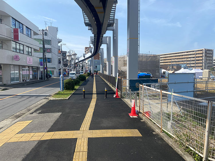 1.湘南深沢駅を降りこのまま直進します。