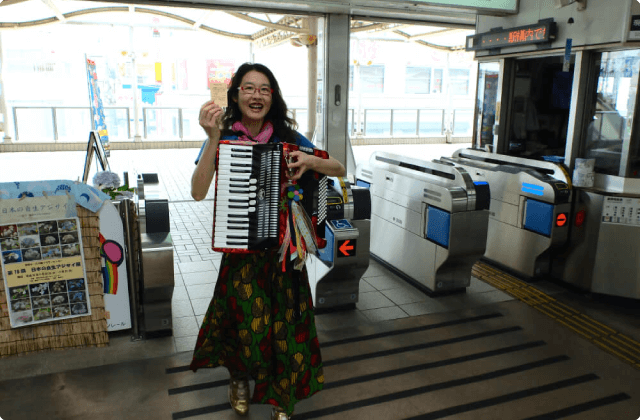 歌うように奏でるように　ジャバラガールの空中散歩（2）