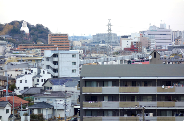 （2）「モノチラ」階段を探し歩き、街並みを眺望する。