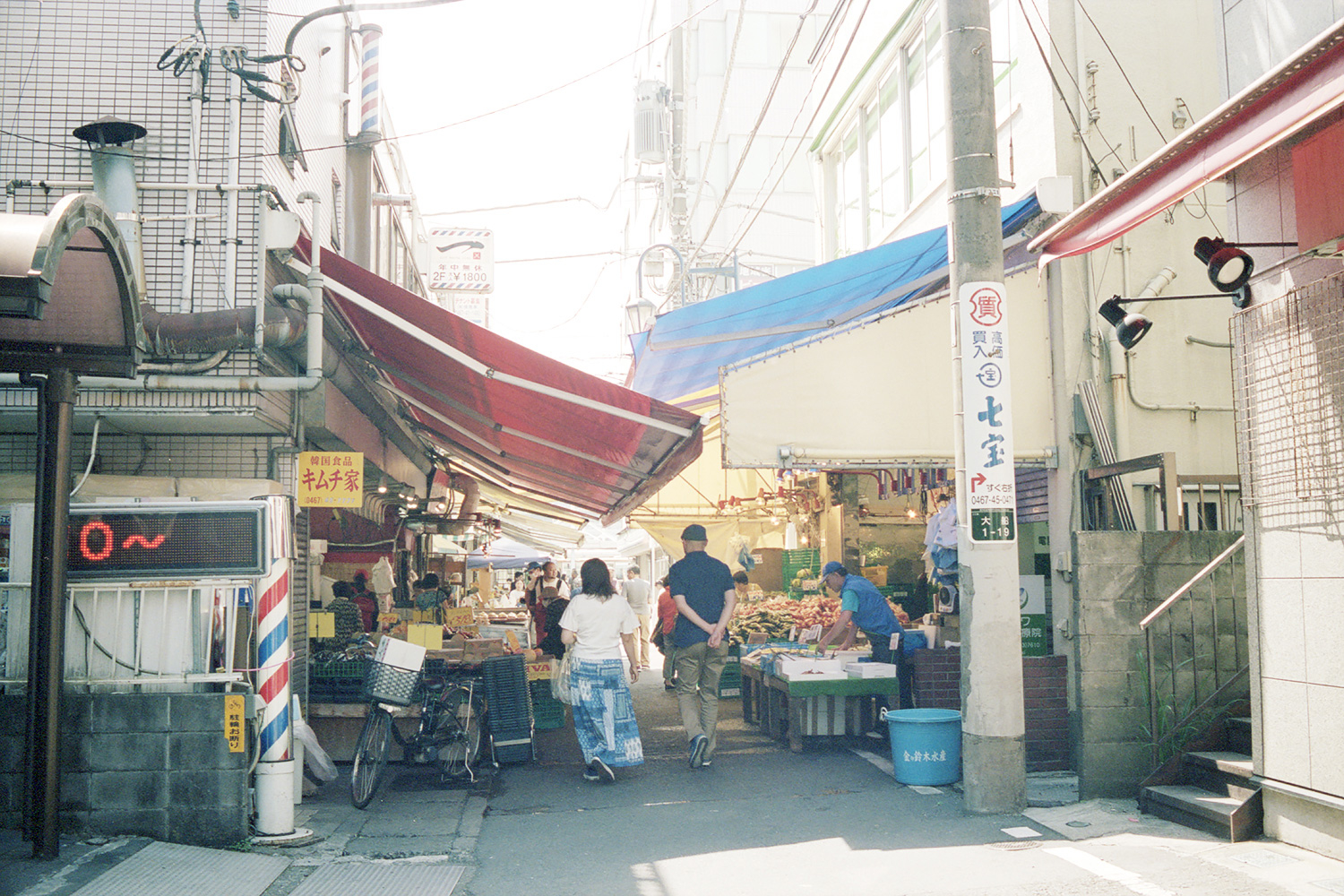 大船の街を歩く